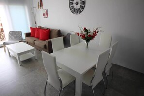 Apartment | Dining - Apartment in Torrevieja for 4 Guests (Torrevieja)
