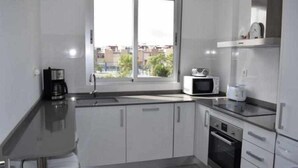 Apartment | Private kitchen - Apartment in Torrevieja for 4 Guests (Torrevieja)