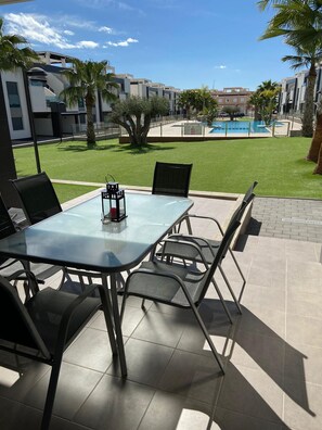Apartment | Outdoor dining