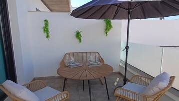 Apartment | Outdoor dining
