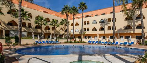 Apartment | Pool | Outdoor pool