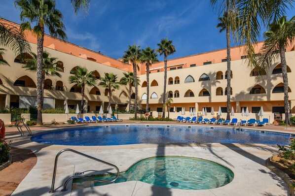 Apartment | Pool | Outdoor pool