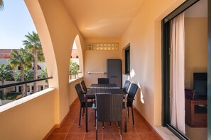 Apartment | Outdoor dining