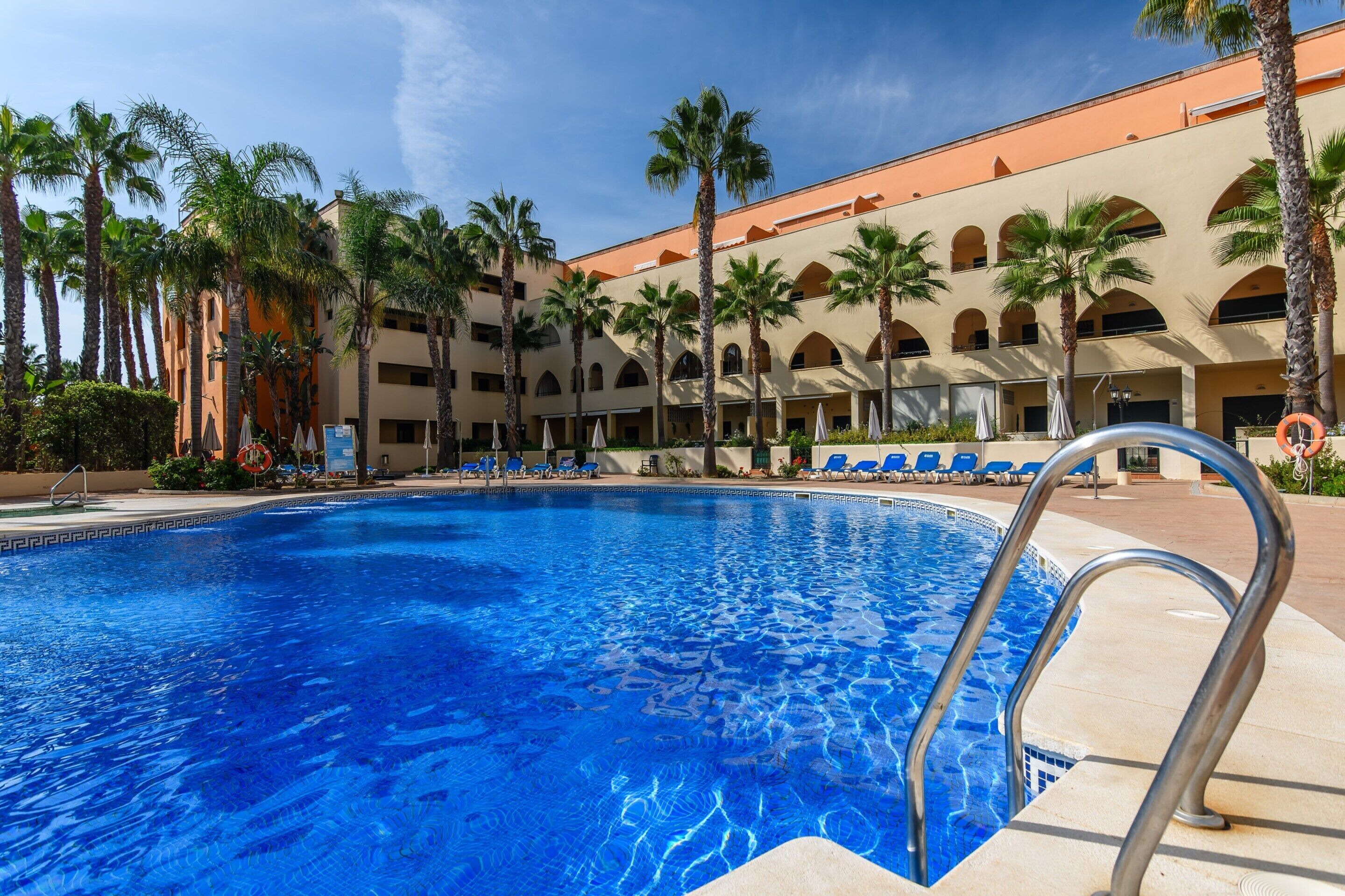 Apartment | Pool | Outdoor pool