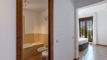 3 bedrooms, iron/ironing board