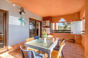Apartment | Outdoor dining