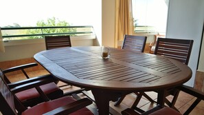 Apartment | Outdoor dining