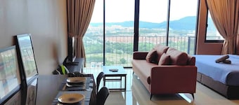 Cozy Studio in Shah Alam With Mountain View