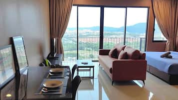 Studio, 1 Bedroom, Smoking, Garden View | Living room