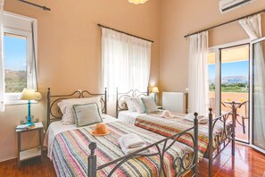 4 chambres, fer et planche à repasser, lit parapluie, Wi-Fi gratuit