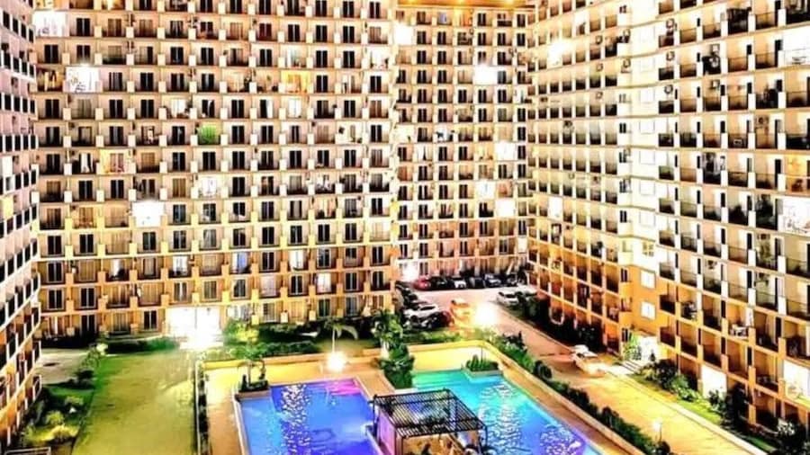 Panoramic Pool Views in Luxurious Lapu-lapu City Condo
