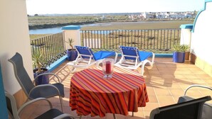Apartment | Outdoor dining - Coastal Apartment in Punta del Moral (Ayamonte)
