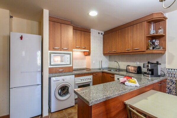 Apartment | Private kitchen - Apartment Next to Golf Course (Ayamonte)