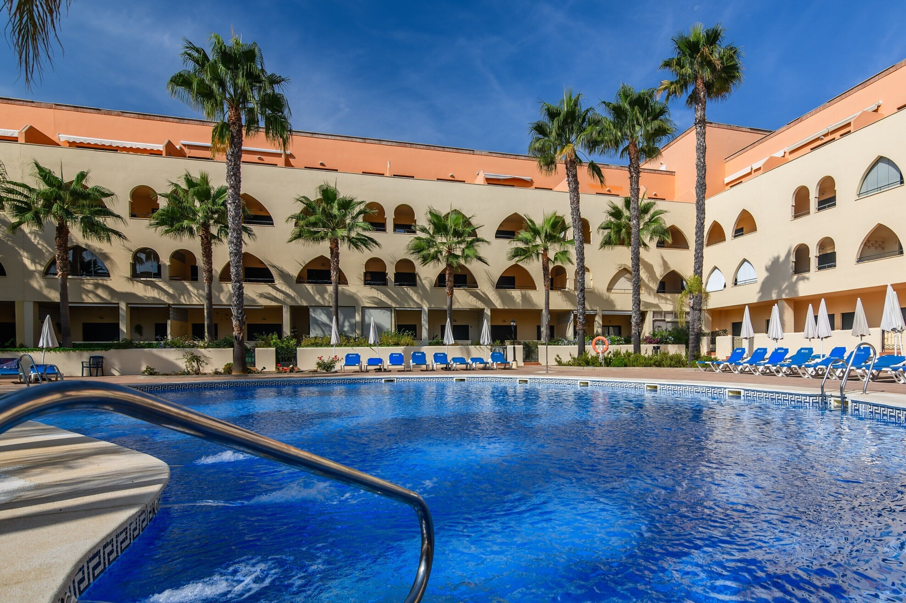 Apartment | Pool | Outdoor pool