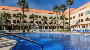 Apartment | Pool | Outdoor pool