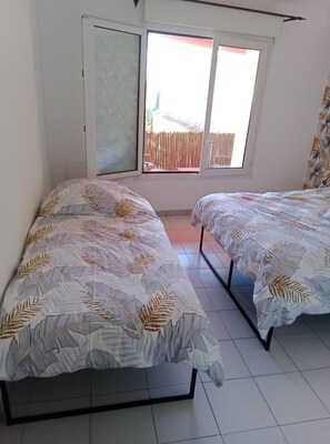 2 chambres, fer et planche Ă repasser, Wi-Fi, draps fournis