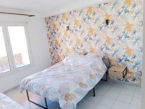 2 bedrooms, iron/ironing board, WiFi, bed sheets