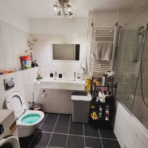 Room, 2 Bedrooms, Balcony | Bathroom