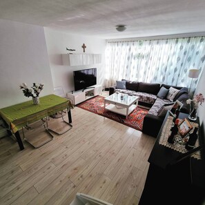 Living room - Room-welcome to the Center of Diemen (Diemen)