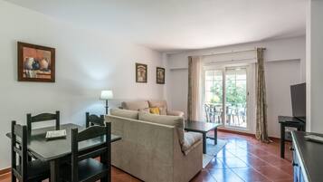 Apartment | Dining