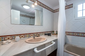 Apartment | Bathroom