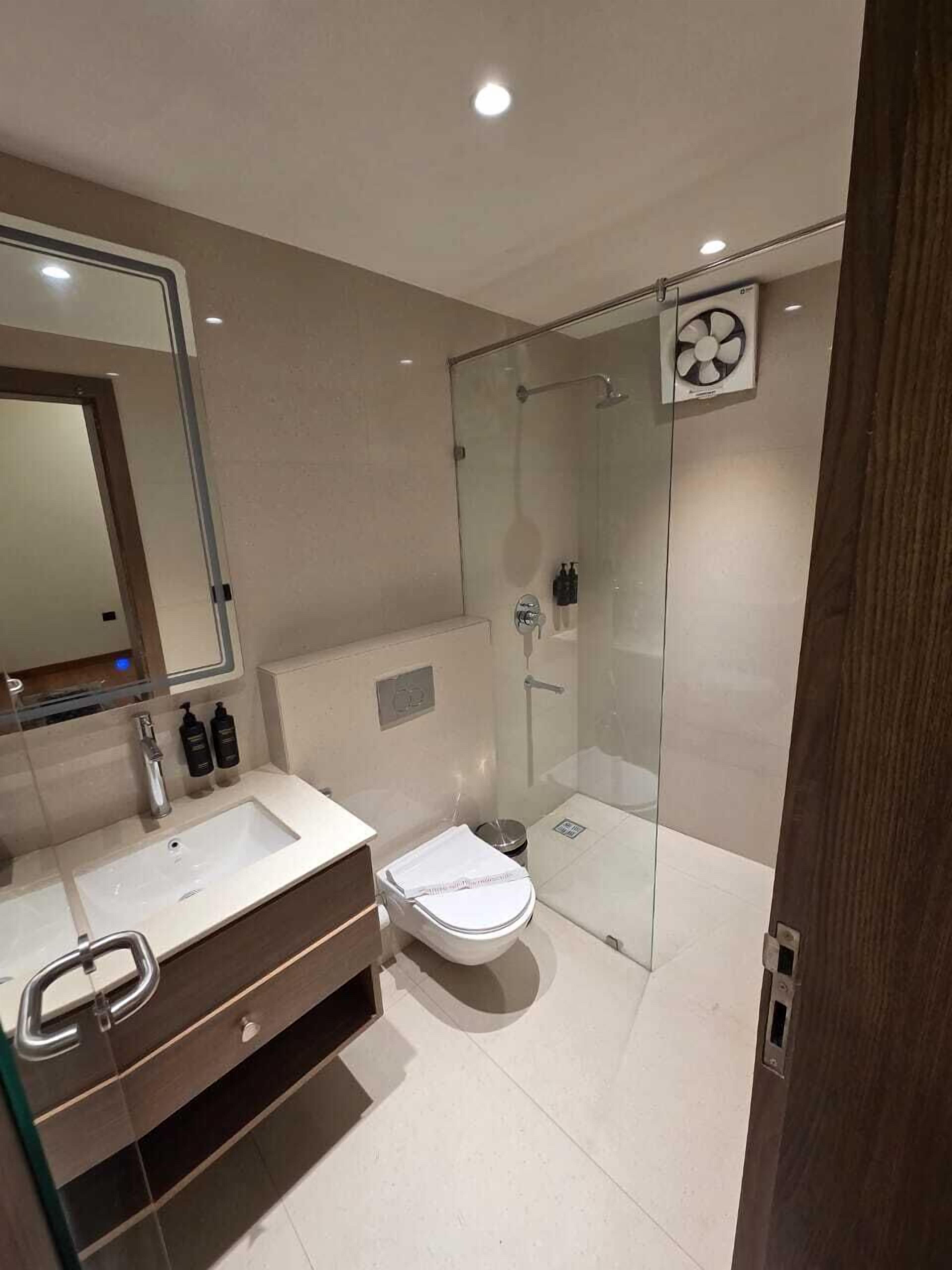 Phòng đôi Superior, quang cảnh thành phố | Phòng tắm | Buồng tắm vòi sen, đồ dùng nhà tắm miễn phí, máy sấy tóc 