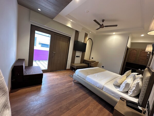 Family Suite, Balcony, City View | Minibar, in-room safe, soundproofing, iron/ironing board - Hotel Temple City by Novelty (Amritsar)