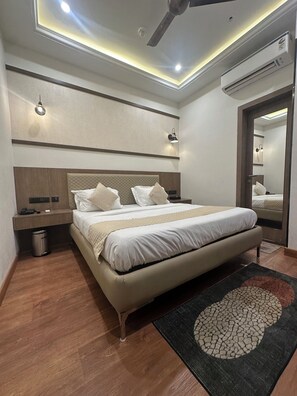 Deluxe Double Room | Minibar, in-room safe, soundproofing, iron/ironing board - Hotel Temple City by Novelty (Amritsar)