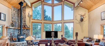 Cozy Mountain Cabin Close to Town