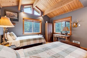 3 chambres, fer et planche à repasser, Wi-Fi, draps fournis