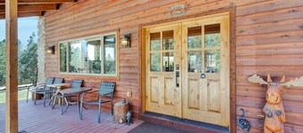 Cozy Mountain Cabin Close to Town