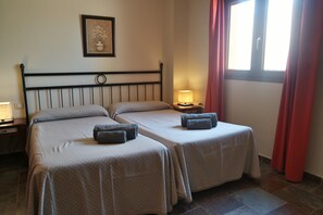 3 عدّة غرف نوم ومكواة/لوح كي