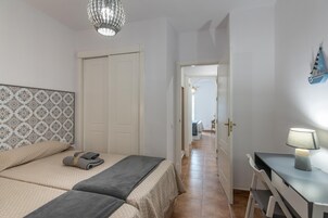 Apartamento | 2 dormitorios y tabla de planchar con plancha