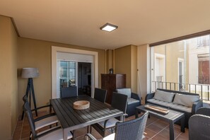 Apartment | Tempat makan luar