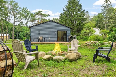 Peaceful cottage retreat near Saratoga Springs, Adirondacks & local lakes