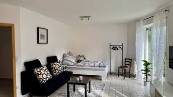 1 habitación, tabla de planchar con plancha, wifi gratis y ropa de cama