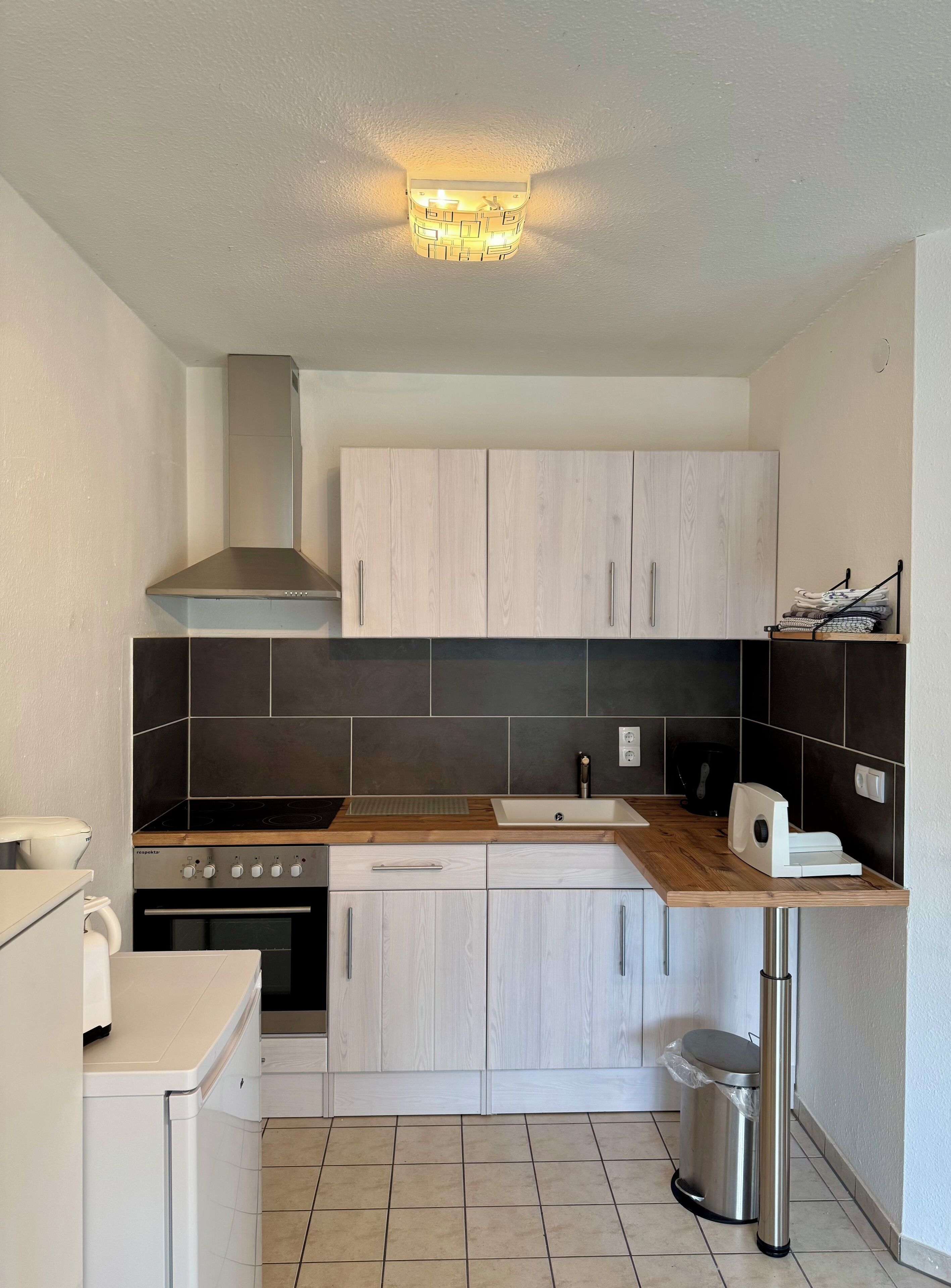 Jääkaappi, uuni, liesi, astianpesukone