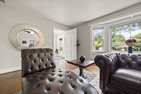 Interior. Perfect Lindley Park location - Minutes from GAC, Coliseum, Restaurants and Pubs