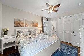 2 slaapkamers, een strijkplank/strijkijzer, gratis wifi, beddengoed