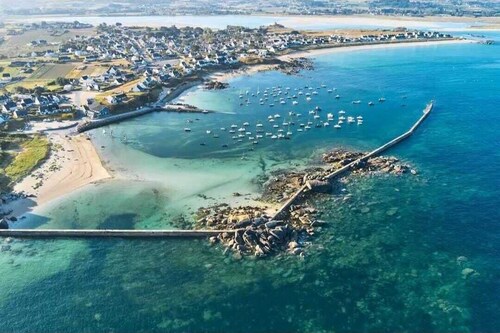 Familien-Ferienhaus mit privatem Jacuzzi – Zentrum Plouescat, Strandnah