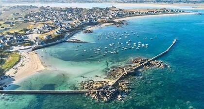 Familien-Ferienhaus mit privatem Jacuzzi – Zentrum Plouescat, Strandnah