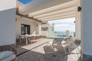 Apartment | Outdoor dining