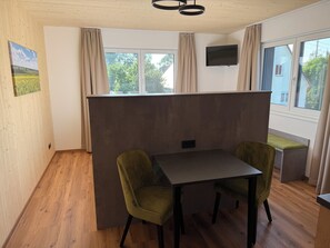 Dining - Cozy vacation apartment in the heart of the Augsburg Western Forests Nature Park (Gessertshausen)
