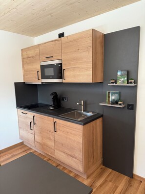 Private kitchen - Cozy vacation apartment in the heart of the Augsburg Western Forests Nature Park (Gessertshausen)