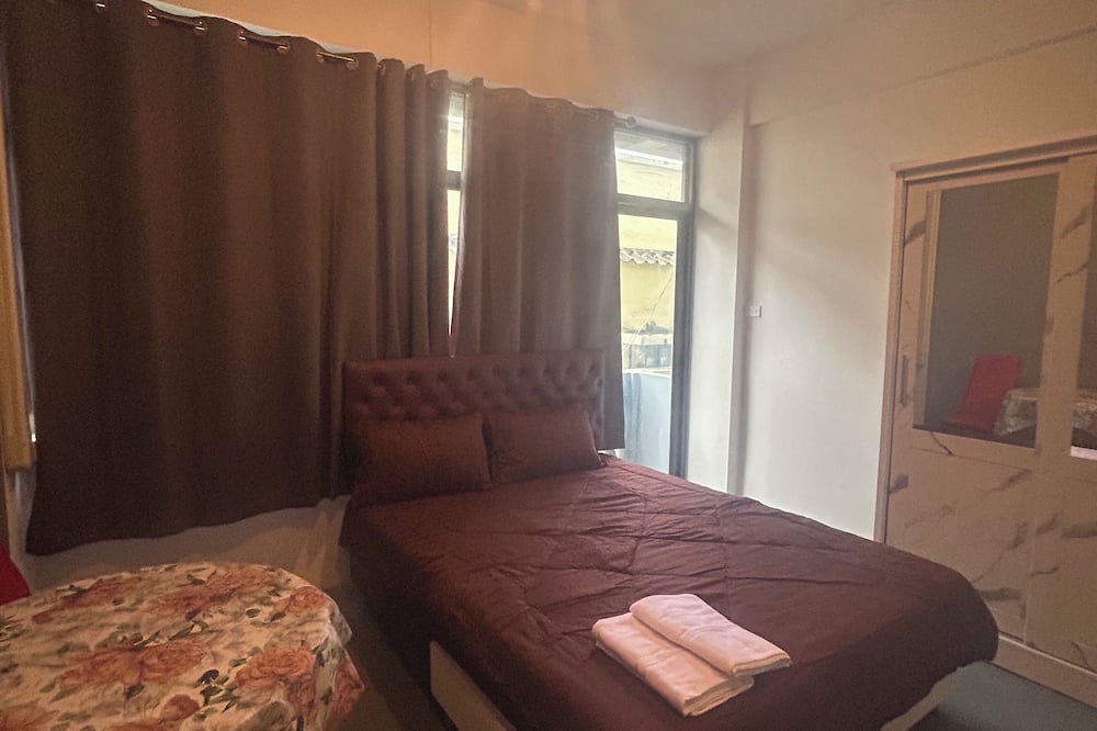 Capricorn Hostel