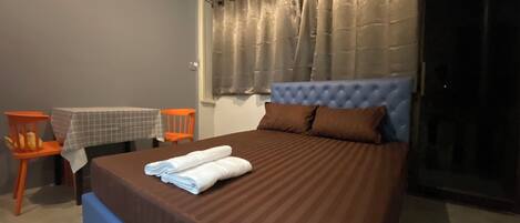 Basic Single Room, Non Smoking, City View | Desk, free WiFi