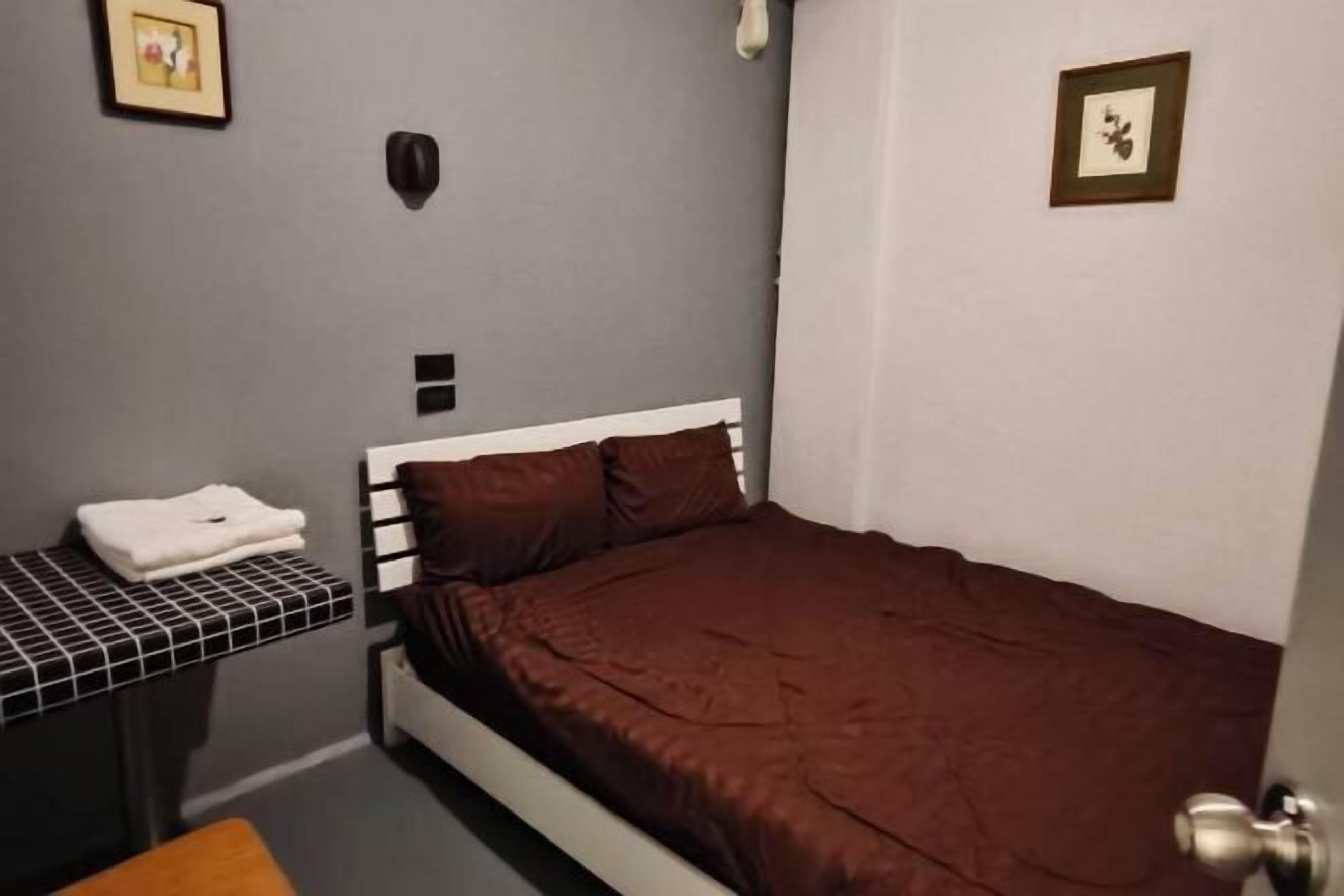 Meja kerja dan Wi-Fi gratis