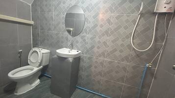 Basic Single Room, Non Smoking, City View | Bathroom | Shower, towels, soap, shampoo