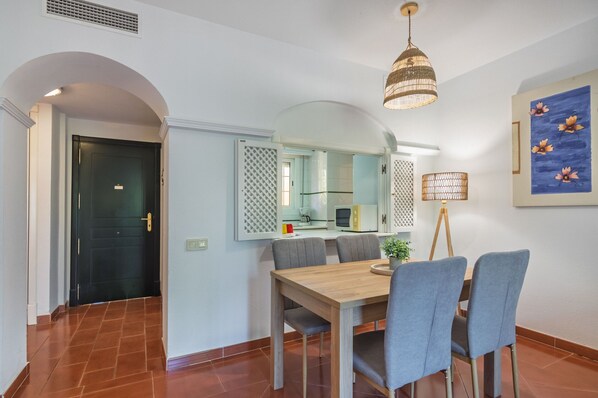 Apartment | Dining