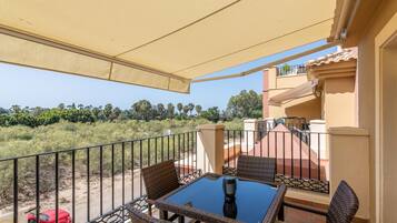 Apartment | Outdoor dining